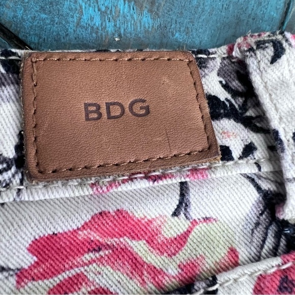 Urban Outfitters BDG Floral Cut offs Denim Shorts Size 28 Feminine - Picture 9 of 12